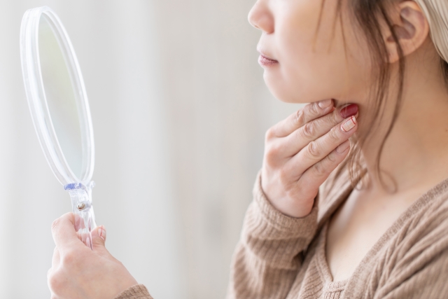大人のたるみは自分で変えられる？「表情筋トレーニング」とは